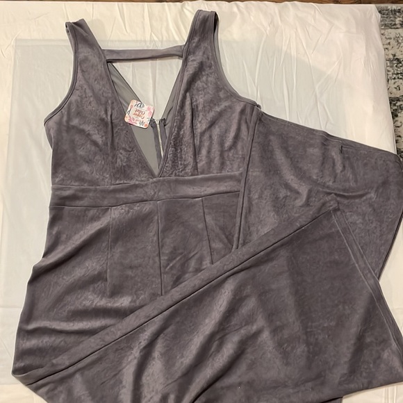 Wide leg jumpsuit - Picture 2 of 3